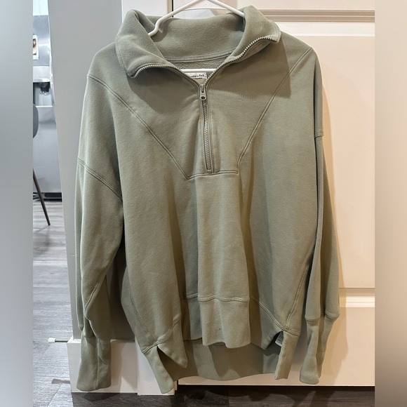Abercrombie & Fitch Tops - Abercrombie & Fitch quarter zip!